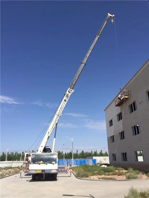 万柏林区“轻装强干”—— 吊车的 “轻量化臂架” 技术